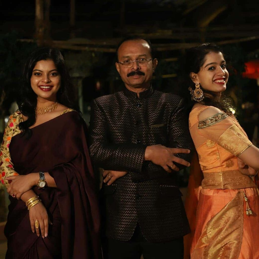 Sneha Wagh with father and Sister