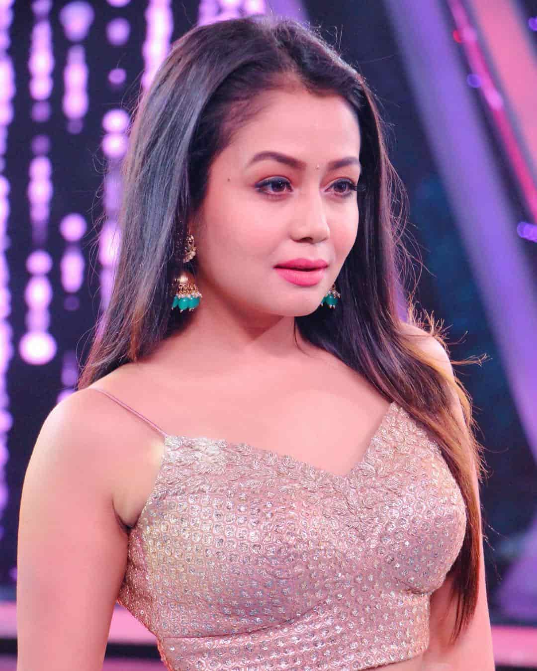 Neha Kakkar Biography, Age, Height, Affairs, Songs & More