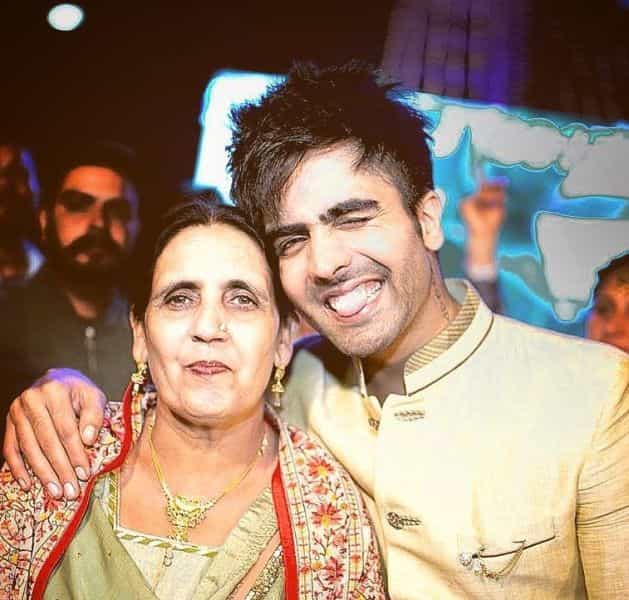 Hardy sandhu with his mother