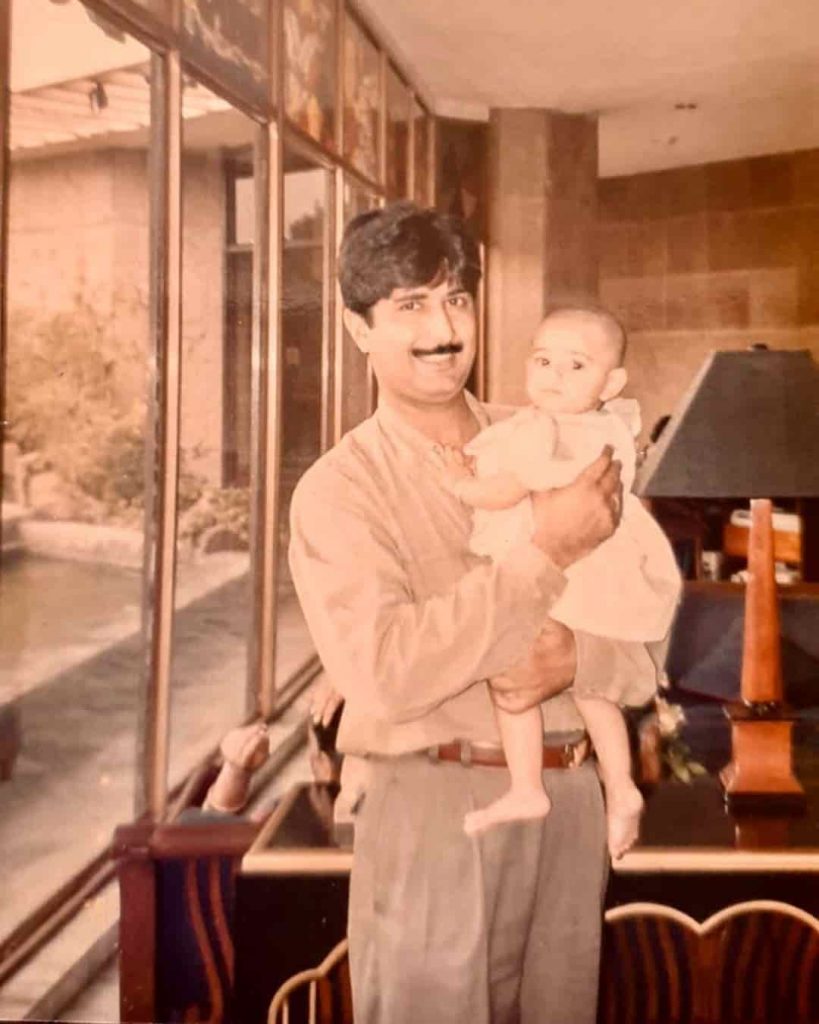 Radhika Seth childhood Picture with her Father