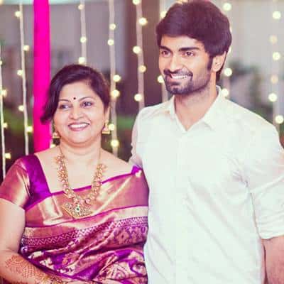 Atharvaa-Murali-with-his-mother