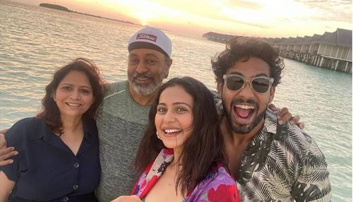 Rakul-Preet-Singh-with-parents-and-brother