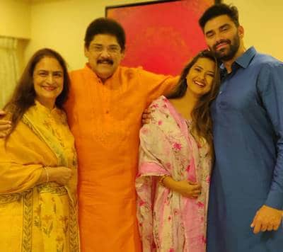 Nikitin-Dheer-with-his-father-mother-and-wife
